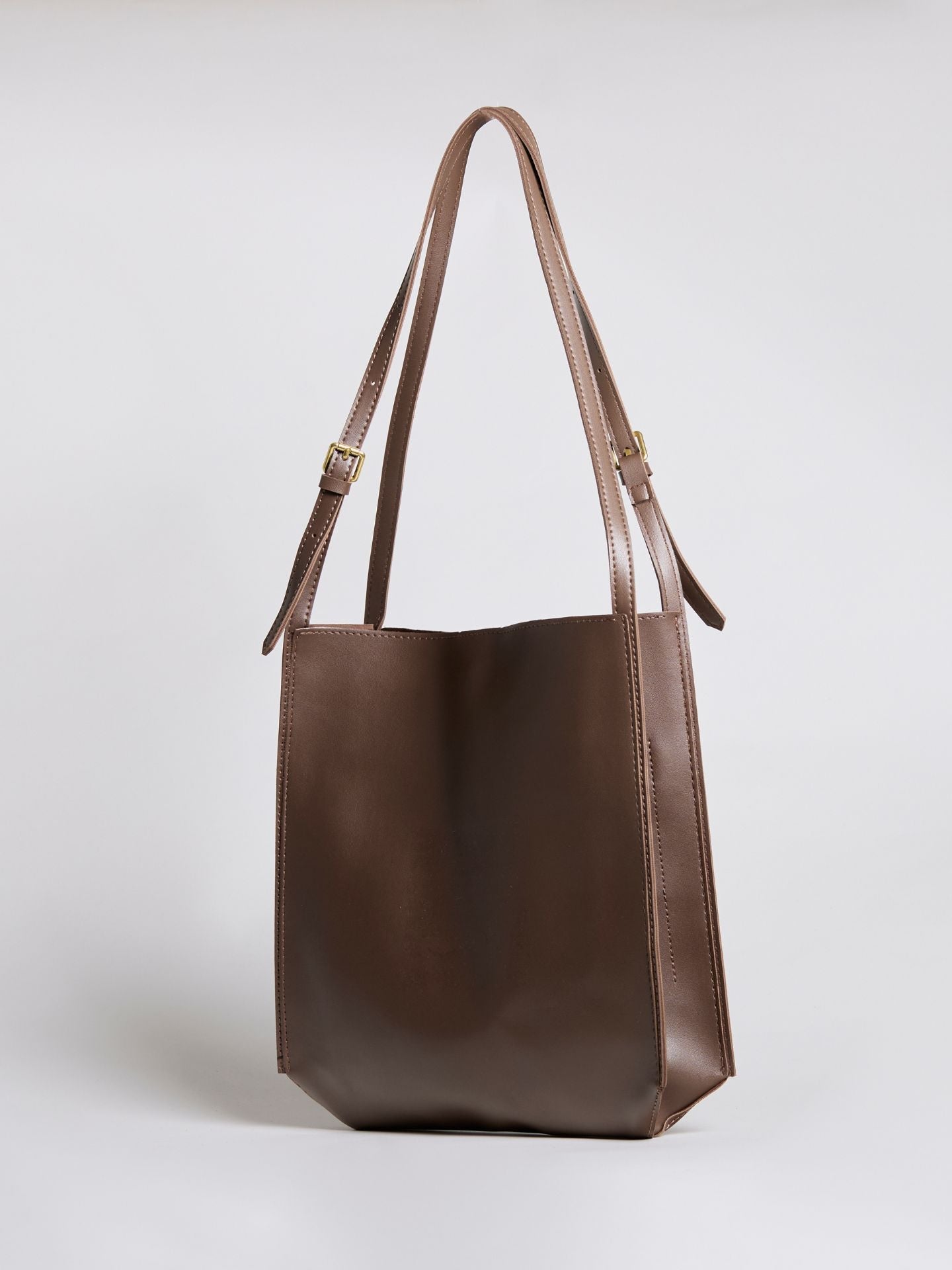 Minimalistische Leren Schoudertas – Zwart & Bruin – Ruime & Stijlvolle Dames Handtas