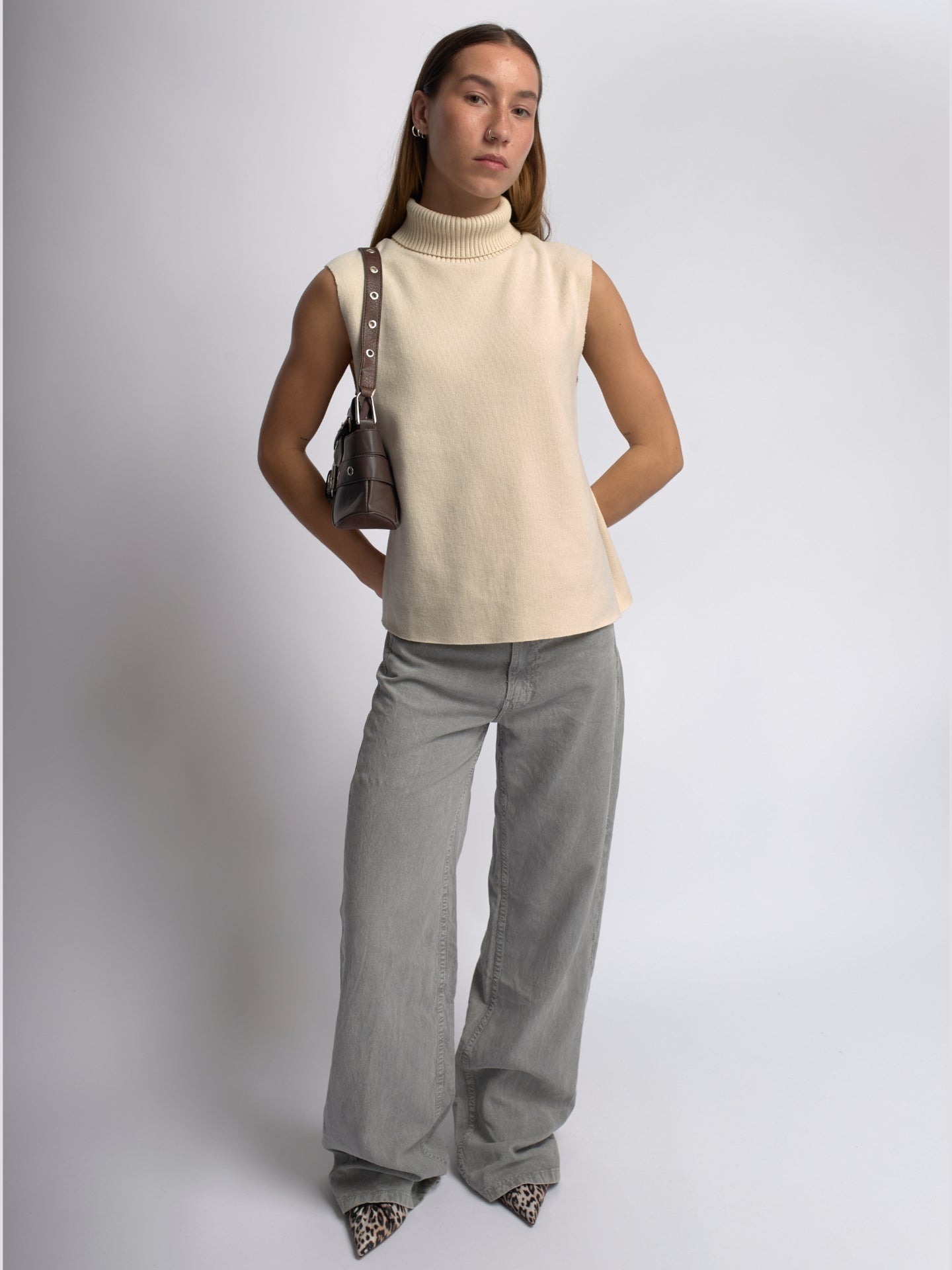 Liorra Vegan Leren Schoudertas Zwart met Gespdetails – Stoer & Trendy
