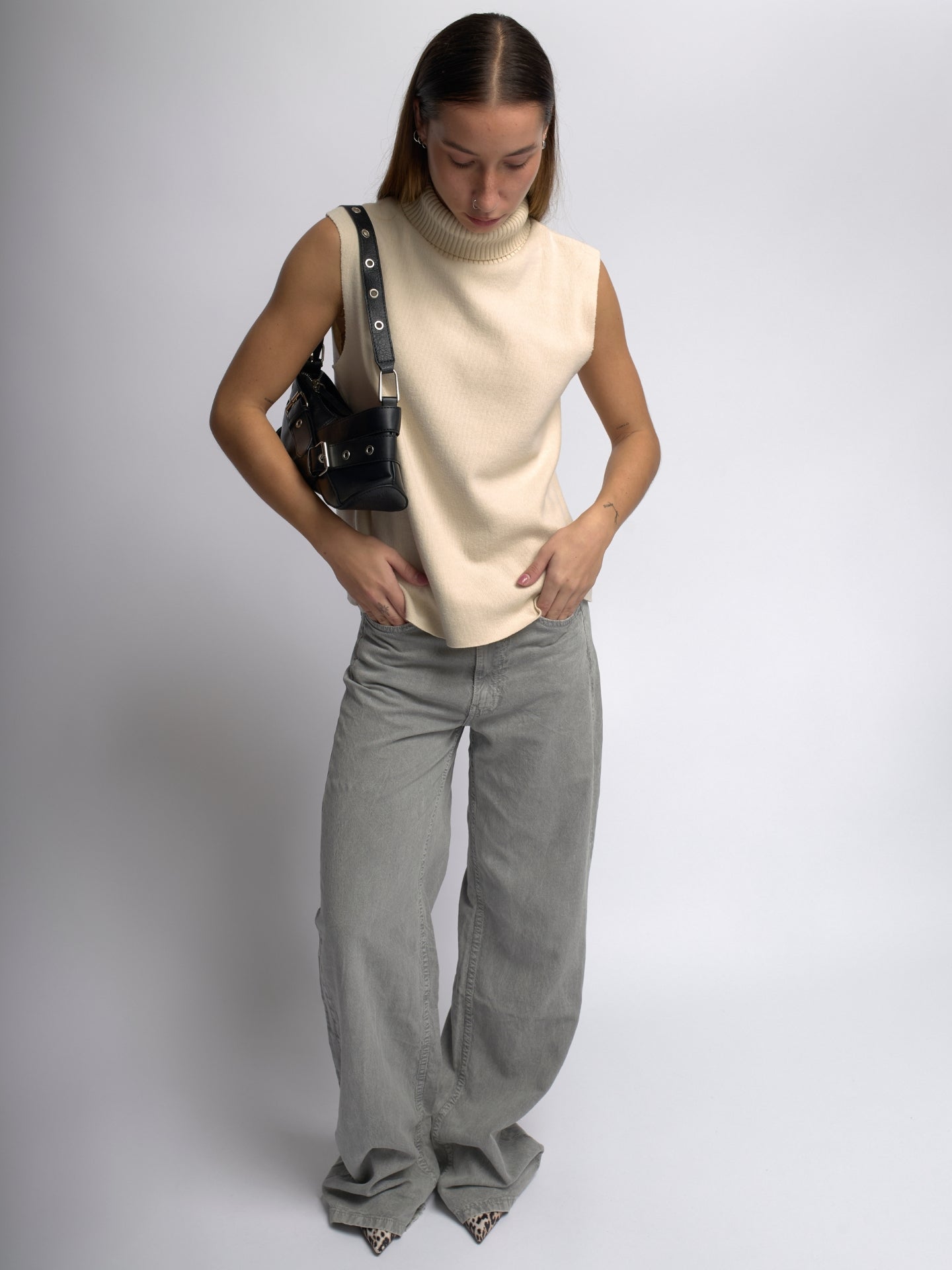 Liorra Vegan Leren Schoudertas Zwart met Gespdetails – Stoer & Trendy