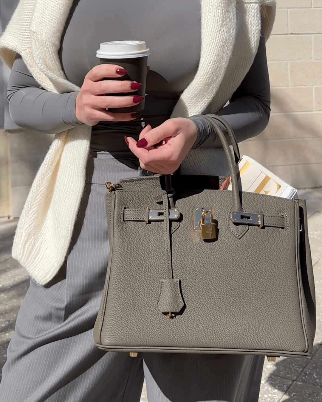 Iconische Luxe Handtas – Klassiek Design met Gouden Accenten
