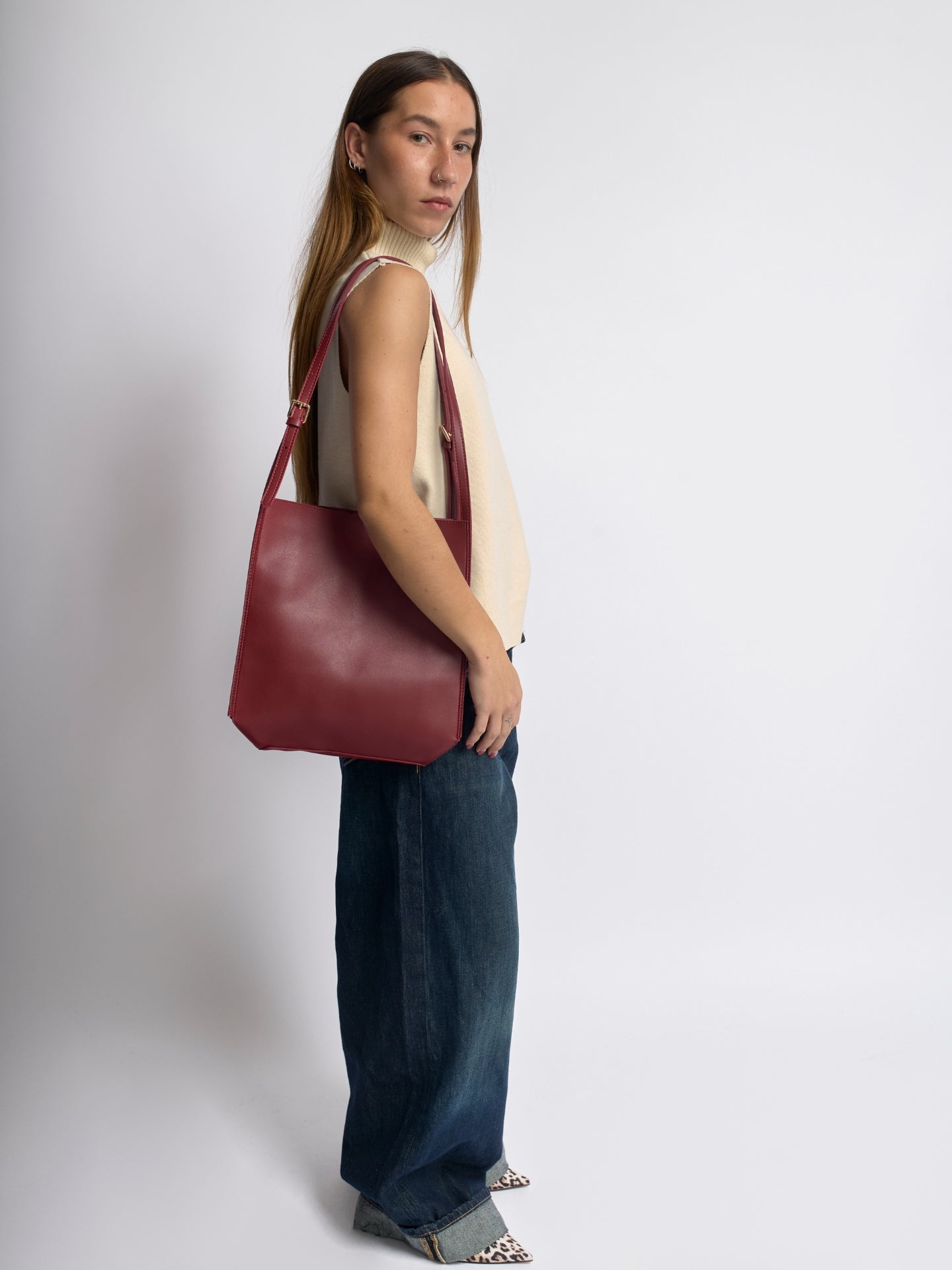 Minimalistische Leren Schoudertas – Zwart & Bruin – Ruime & Stijlvolle Dames Handtas