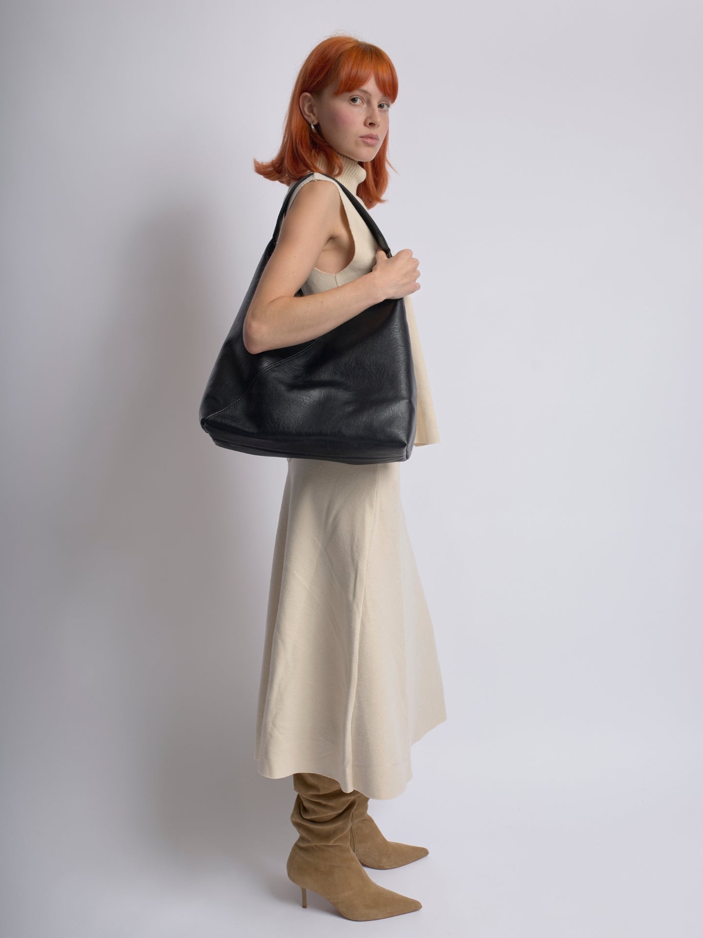 Liorra Vegan Leren Hobo Schoudertas Zwart – Ruim & Tijdloos