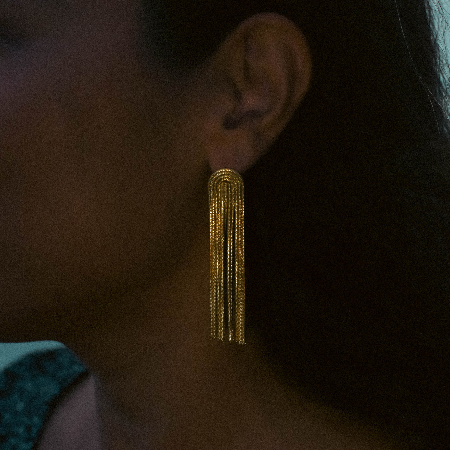 Lange Goudkleurige Oorbellen met Franjes – Statement Sieraad - Elegant & Lichtgewicht