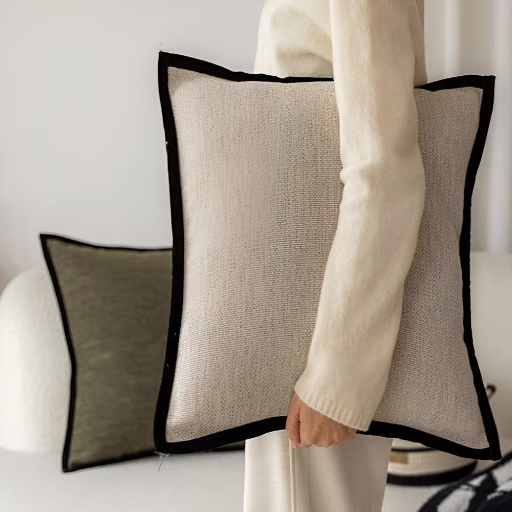 Modern Sierkussen met Contrast Rand – Stijlvolle Kussensloop in Groen & Beige