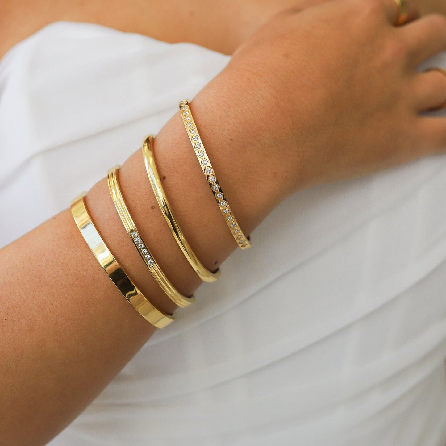 Goudkleurige Bangle Armband – Minimalistisch & Tijdloos Dames Sieraad
