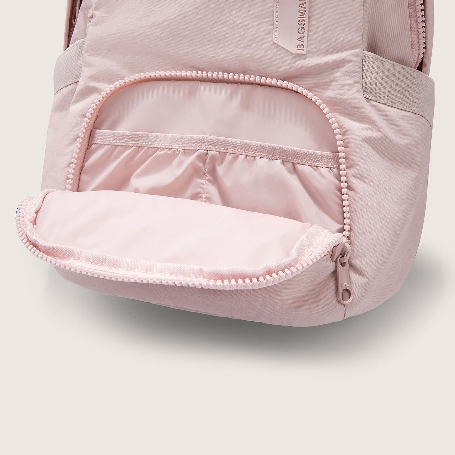 Lichtroze Rugzak met Meerdere Vakken – Comfortabel & Waterafstotend voor School, Werk of Reizen