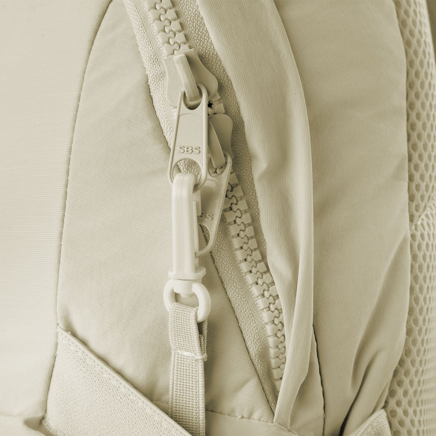 Lichtroze Rugzak met Meerdere Vakken – Comfortabel & Waterafstotend voor School, Werk of Reizen