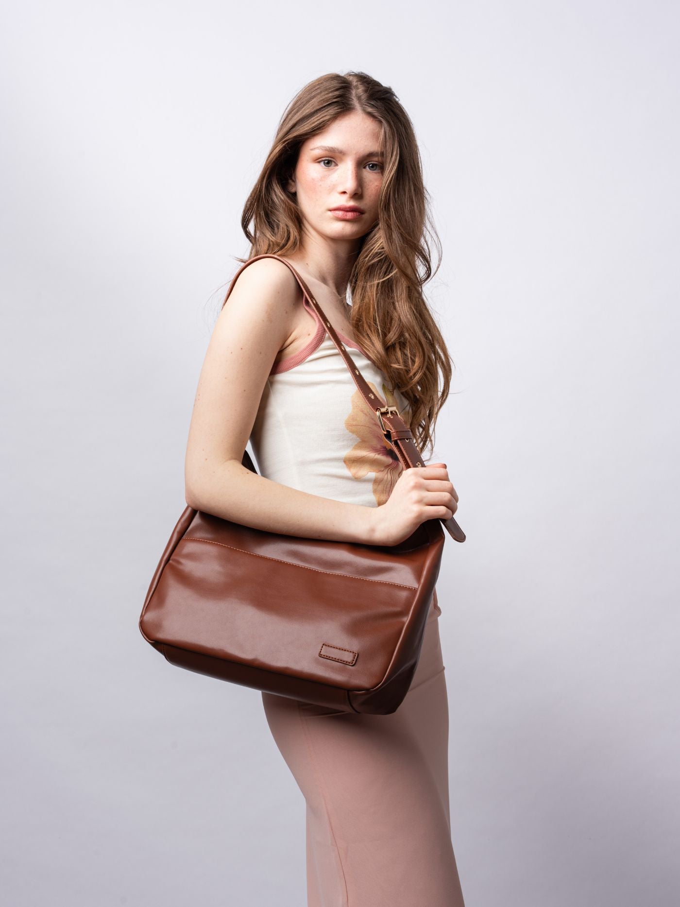 Zwarte Schoudertas – Minimalistisch & Ruim Design van Vegan Leer