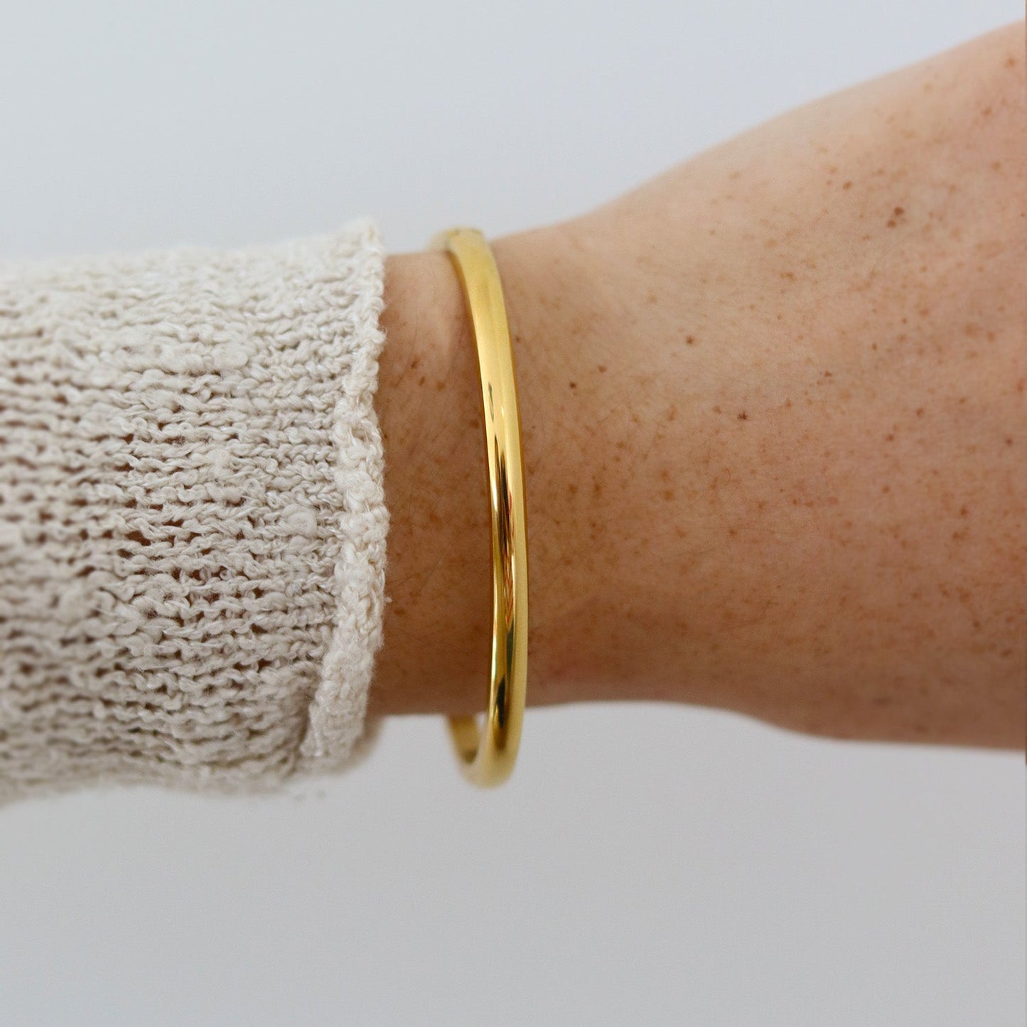Goudkleurige Bangle Armband – Minimalistisch & Tijdloos Dames Sieraad