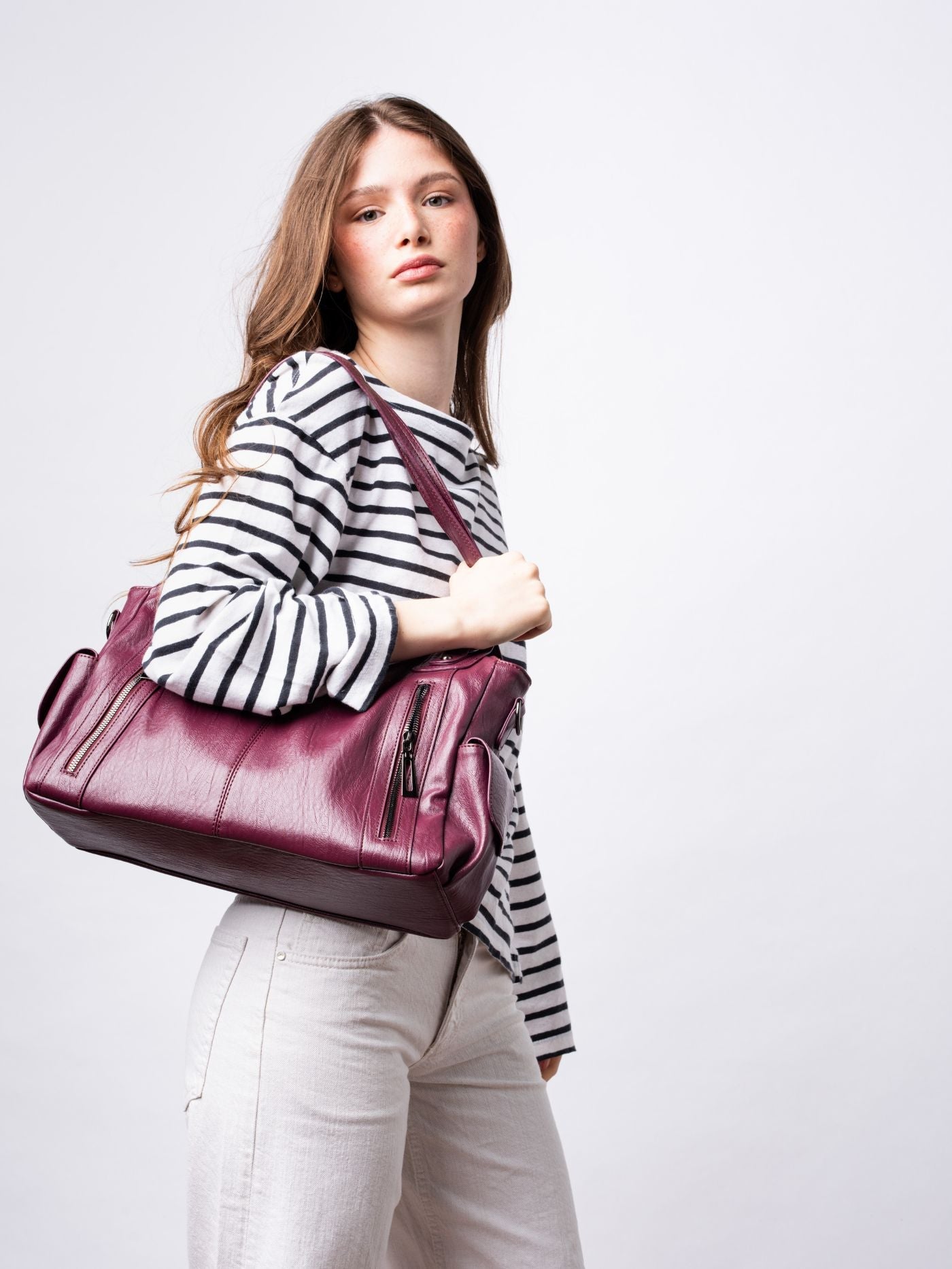 Zwarte Leren Schoudertas met Zijvakken – Ruim & Elegant