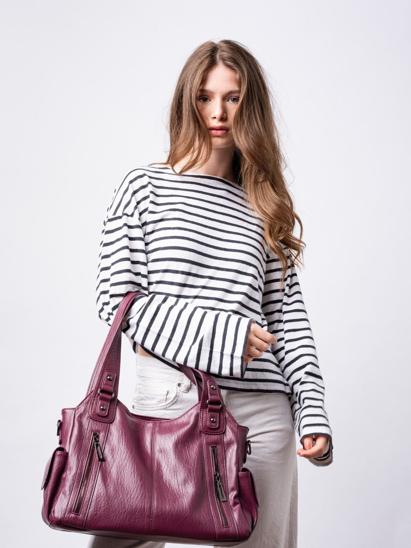 Zwarte Leren Schoudertas met Zijvakken – Ruim & Elegant