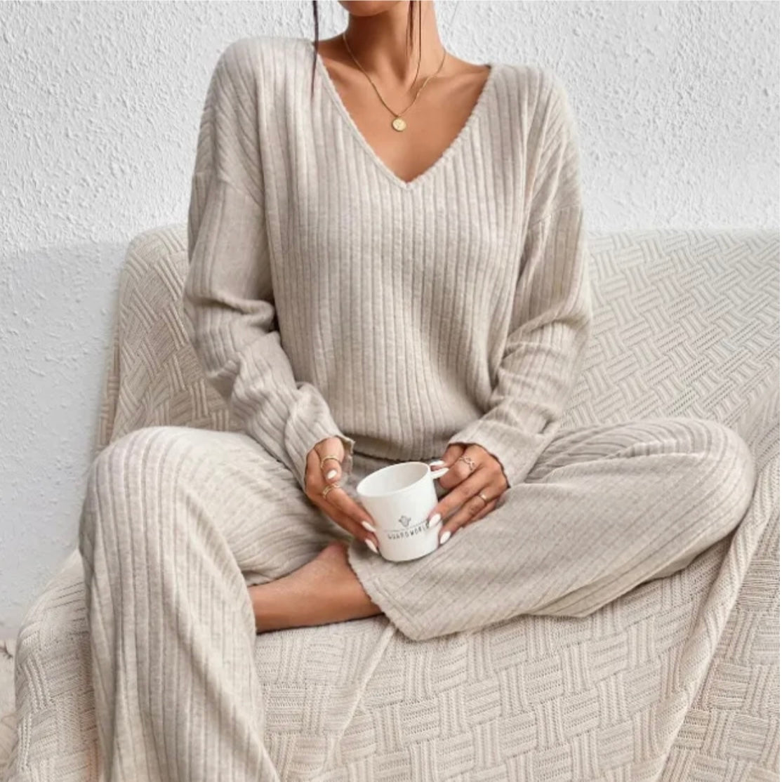 Tweedelig Winterpak voor Dames – Comfortabele Trui & Broek Set