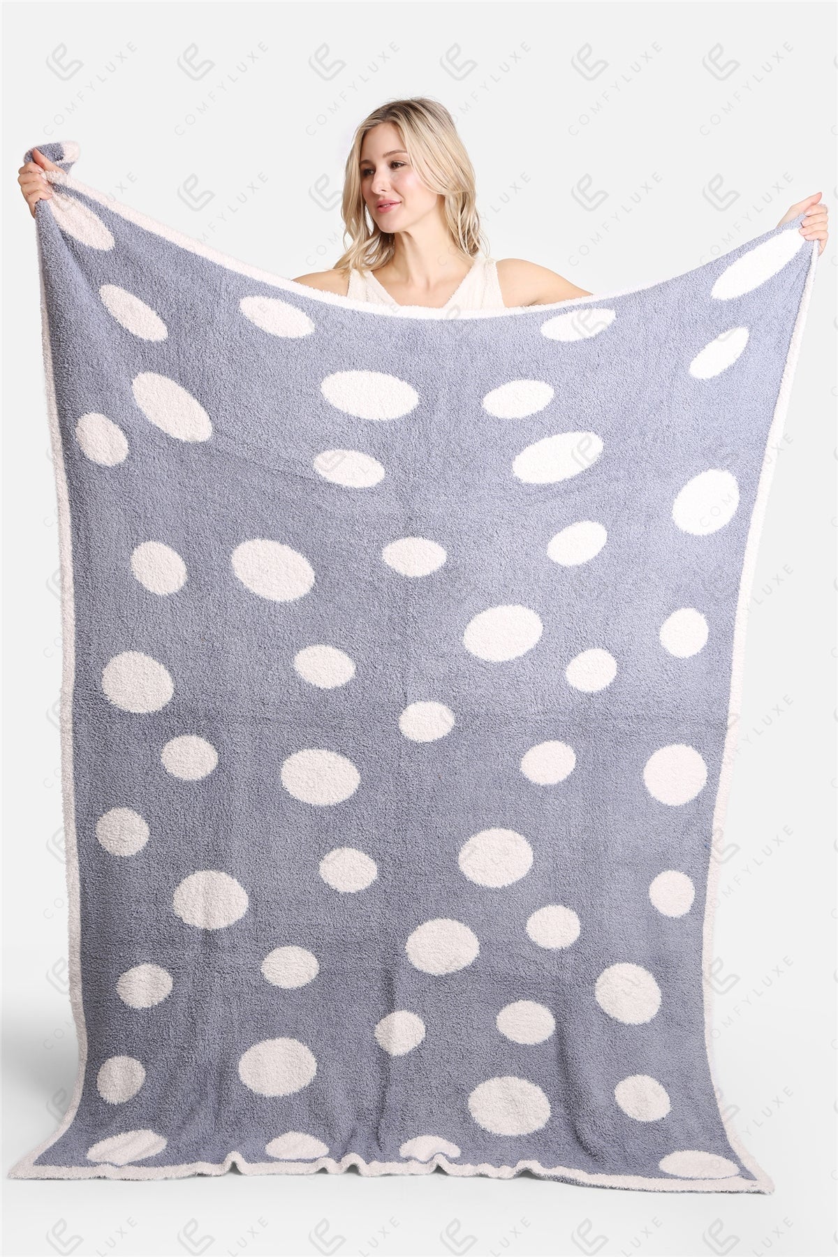 Polkadot Luxe Fleece Deken – Zachte Woonplaid in Blauw of Koffiebruin