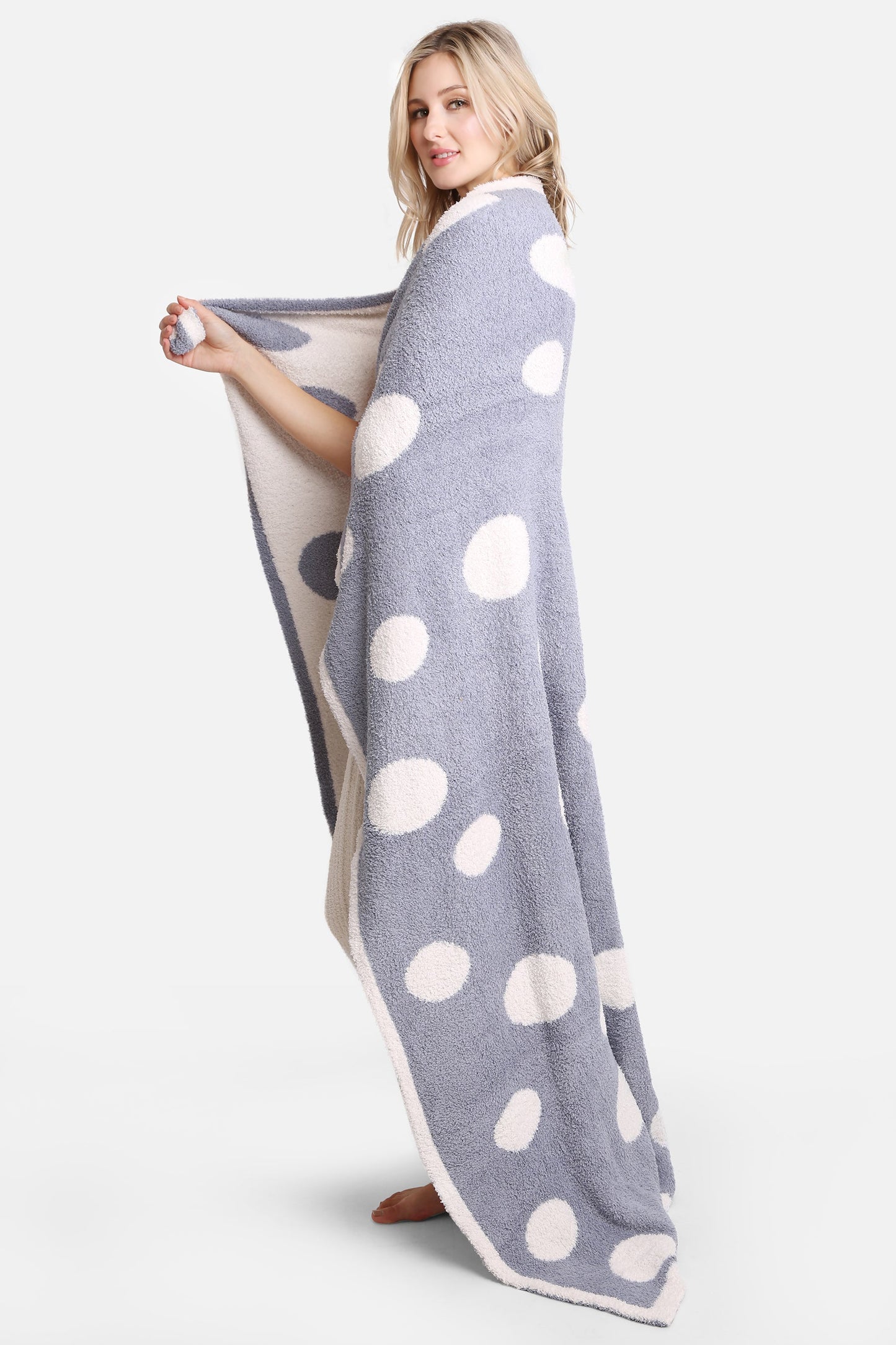 Polkadot Luxe Fleece Deken – Zachte Woonplaid in Blauw of Koffiebruin