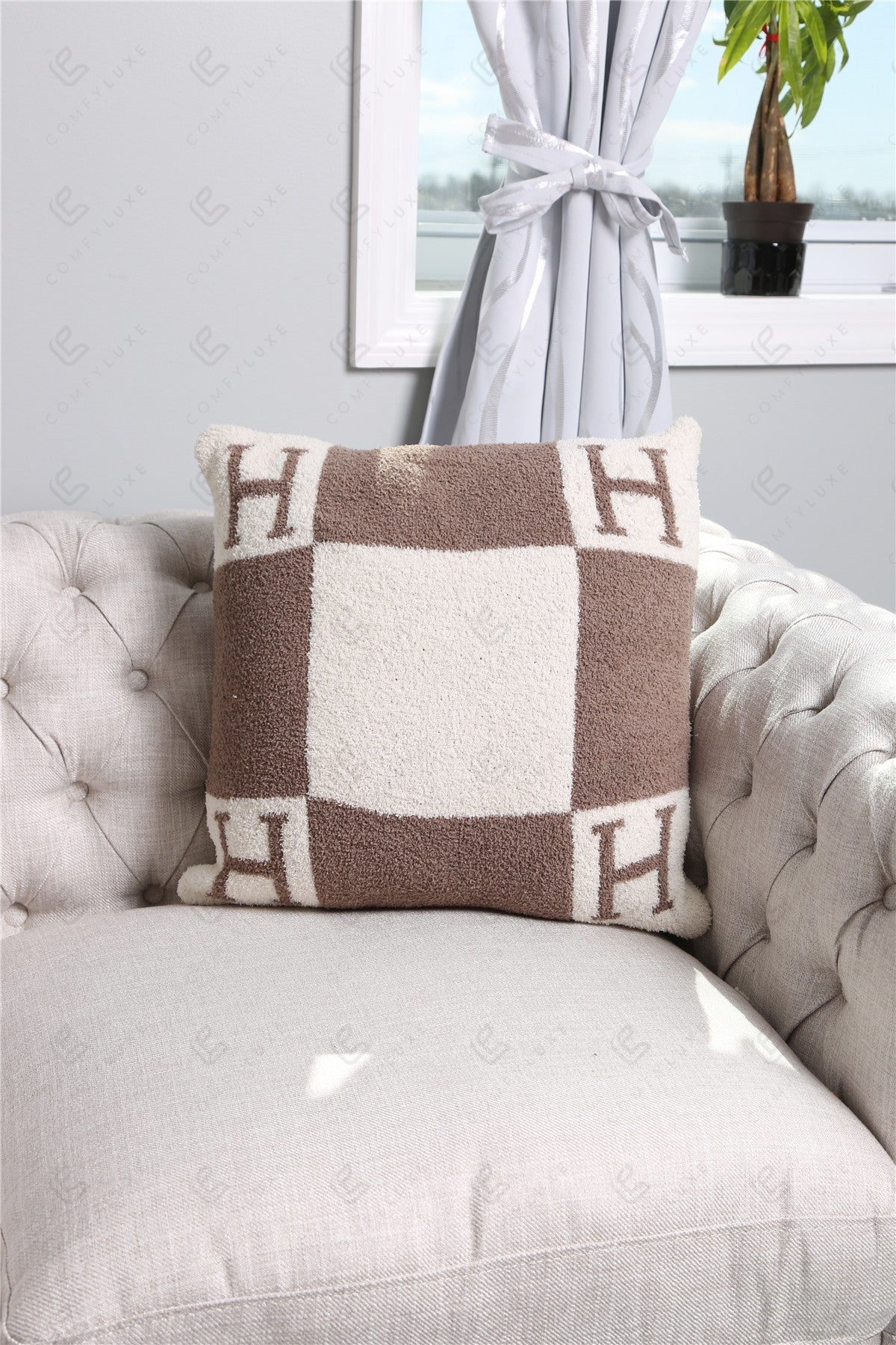 Luxe Kussenhoes met Letter H – Zachte Sierkussenhoes in Moderne Stijl