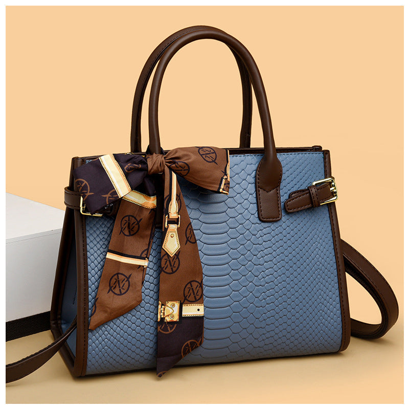 Chique Beige Handtas met Sjaaldetail – Luxe Slangenstructuur