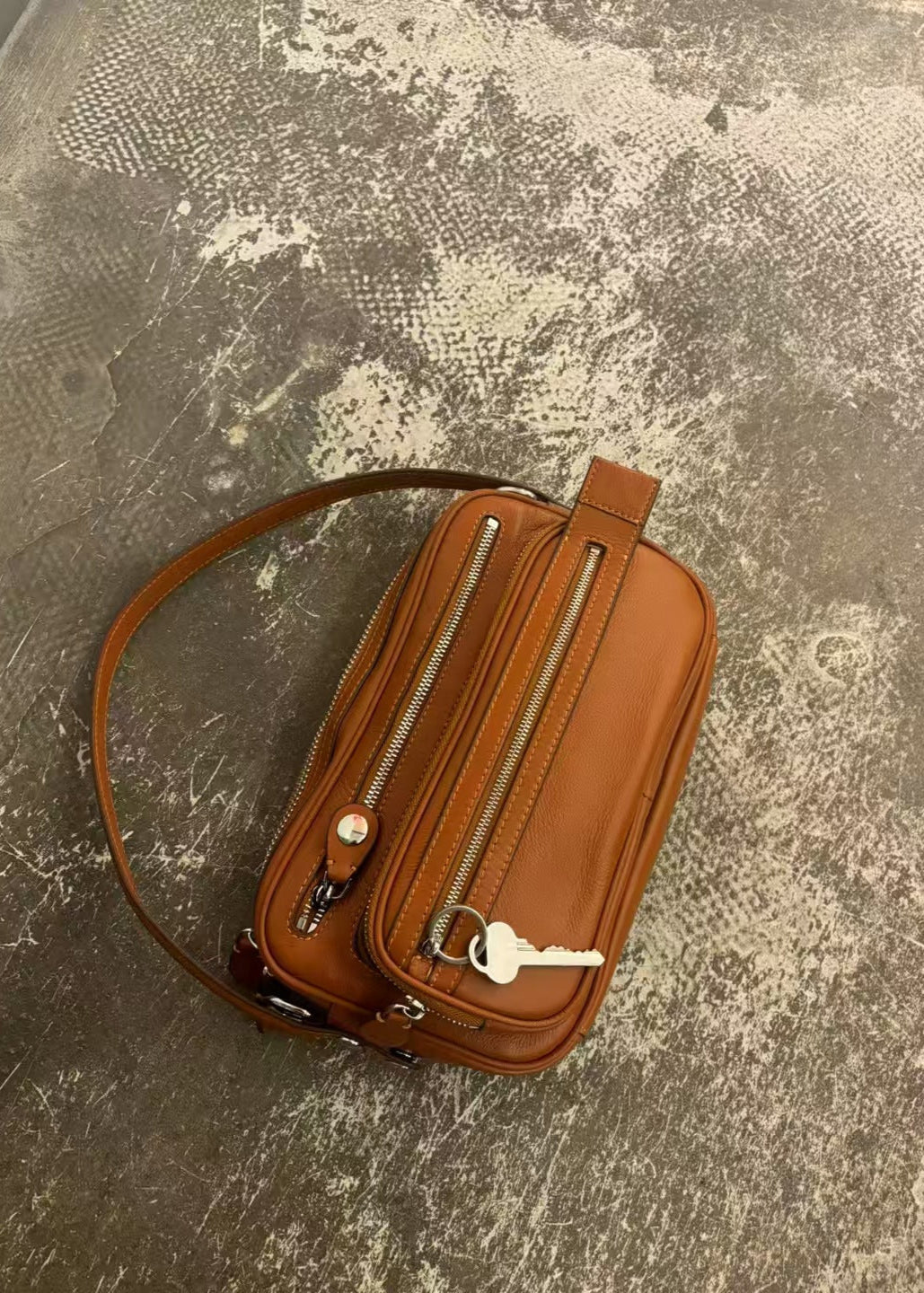 Zwarte Crescent Schoudertas Dames – Vegan Leren Crossbody met Ritsvakken