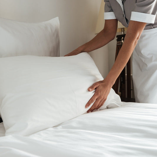 Premier Down Feel Kussen – Hypoallergeen Microvezel & 100% Katoen