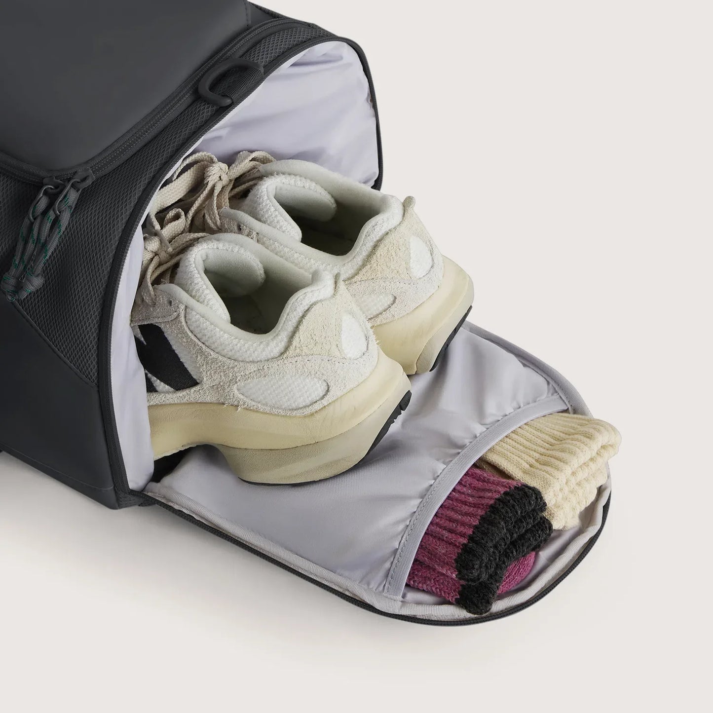 Beige Duffeltas 36L – Waterafstotende Sport- & Reistas met Schoenenvak en Meerdere Vakken voor Gym & Reizen