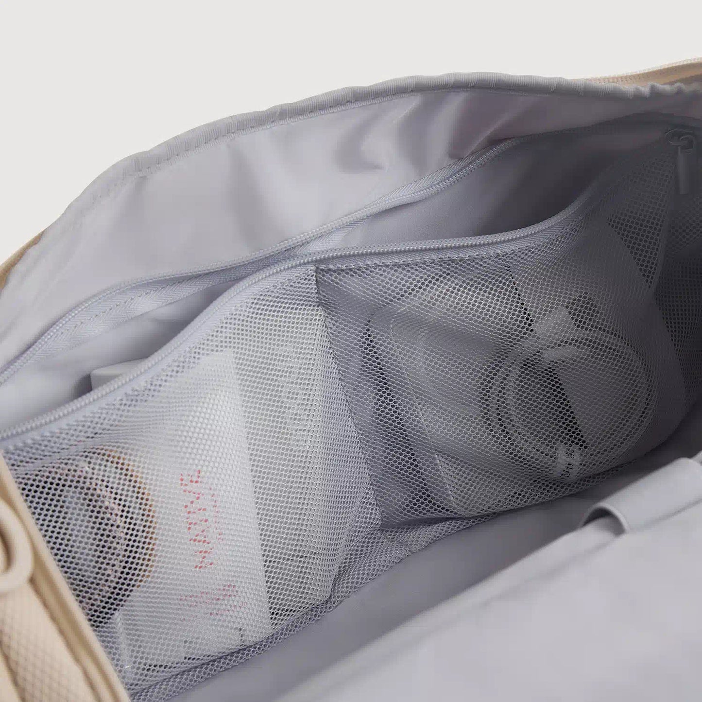 Beige Duffeltas 36L – Waterafstotende Sport- & Reistas met Schoenenvak en Meerdere Vakken voor Gym & Reizen
