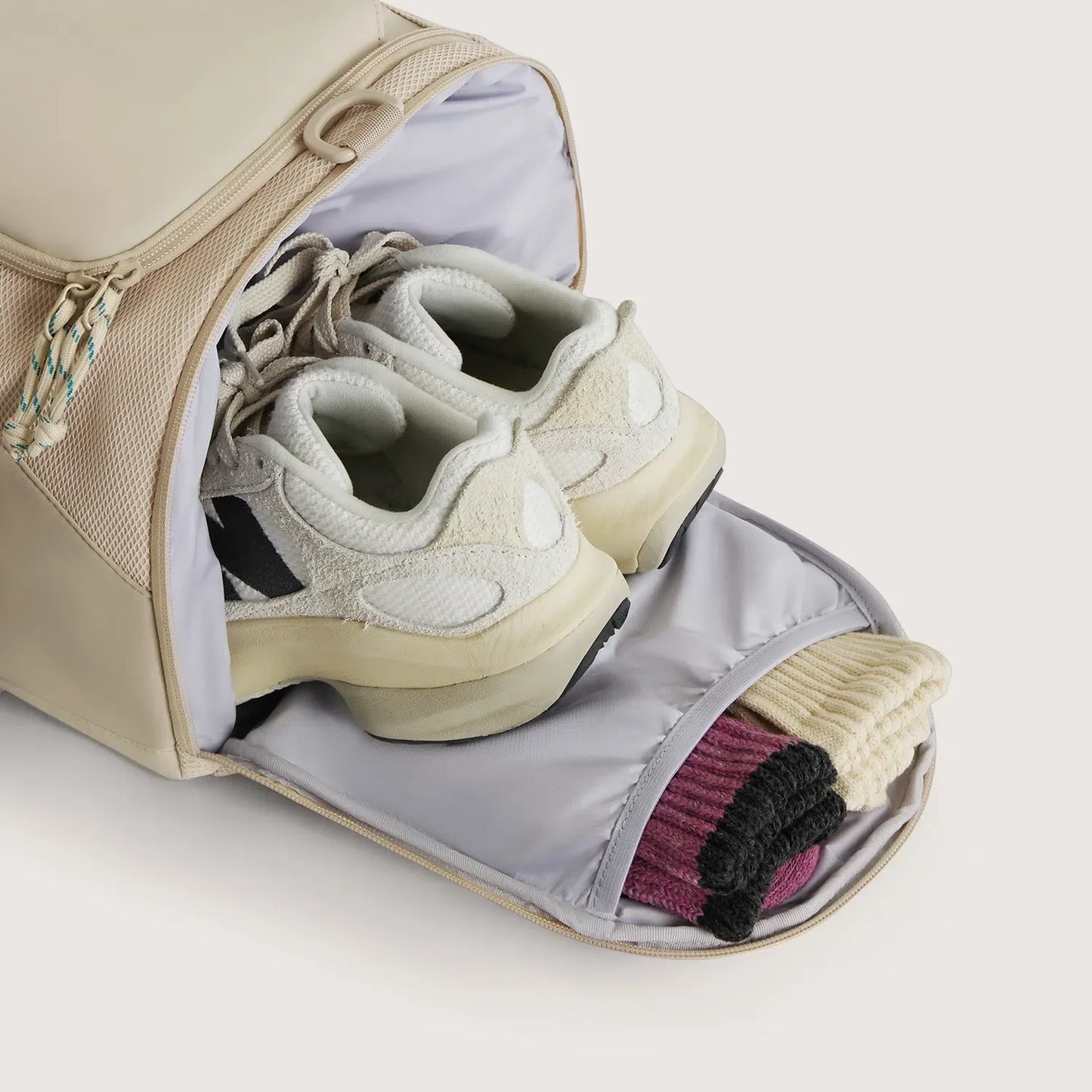 Beige Duffeltas 36L – Waterafstotende Sport- & Reistas met Schoenenvak en Meerdere Vakken voor Gym & Reizen