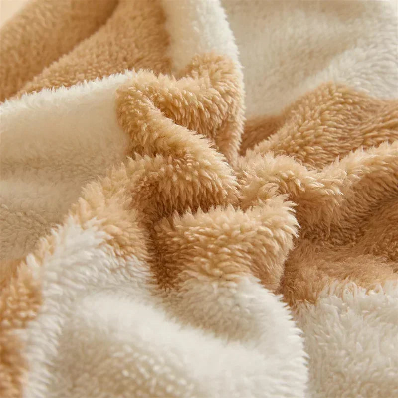 Geruite Winterdeken – Zachte Fleece Plaid in Warm Blokpatroon