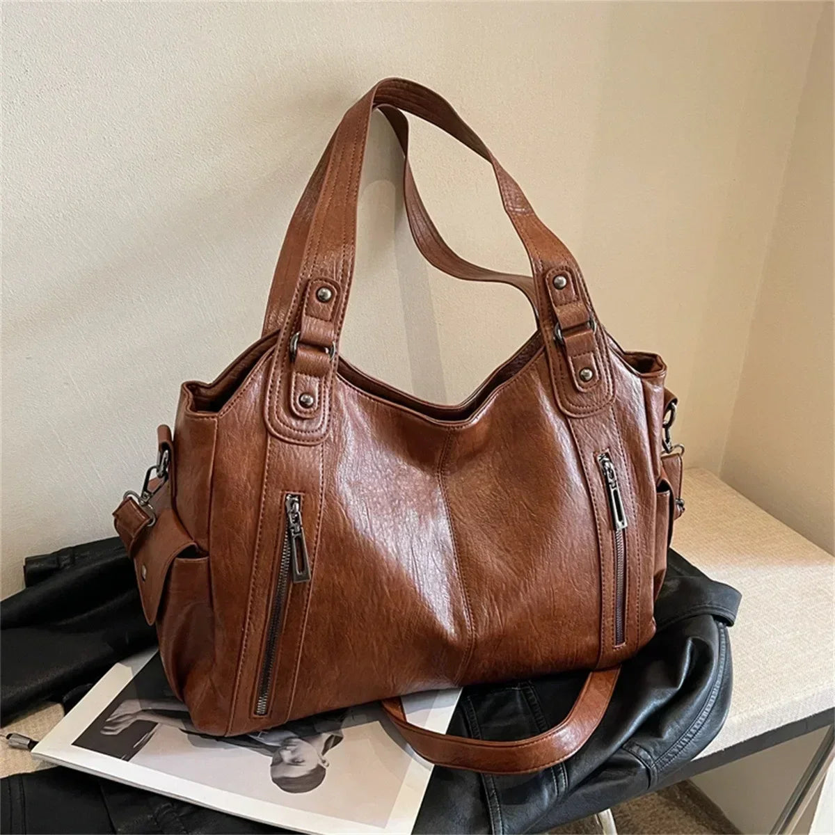 Dames Leren Schoudertas β Ruime Hobo Bag met Luxe Afwerking