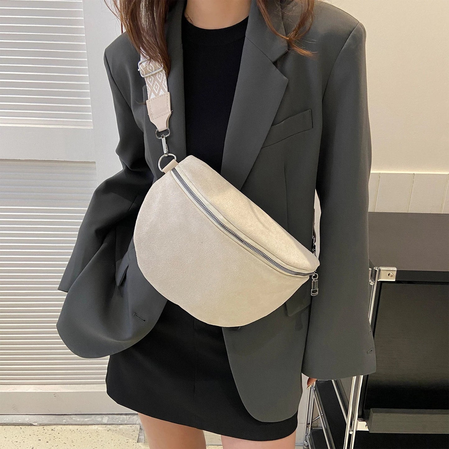 Minimalistische Suède Heuptas – Stijlvol & Comfortabel