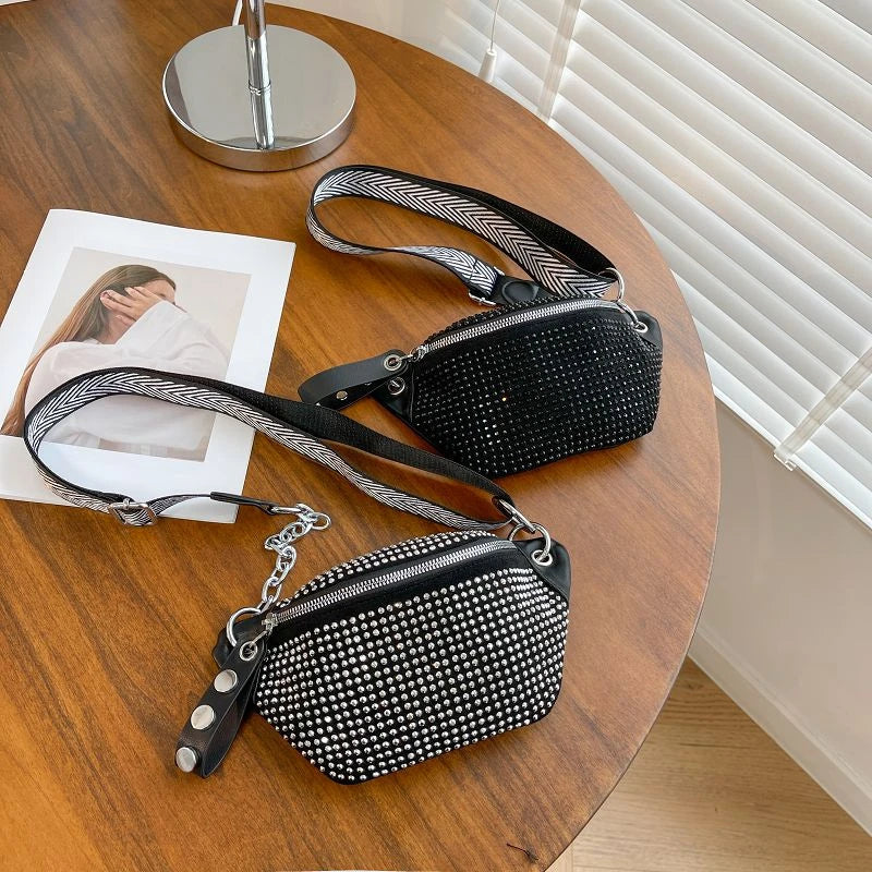 Zwarte Heuptas met Strass Steentjes – Crossbody Festival Bag met Schakelketting – Glam Streetstyle