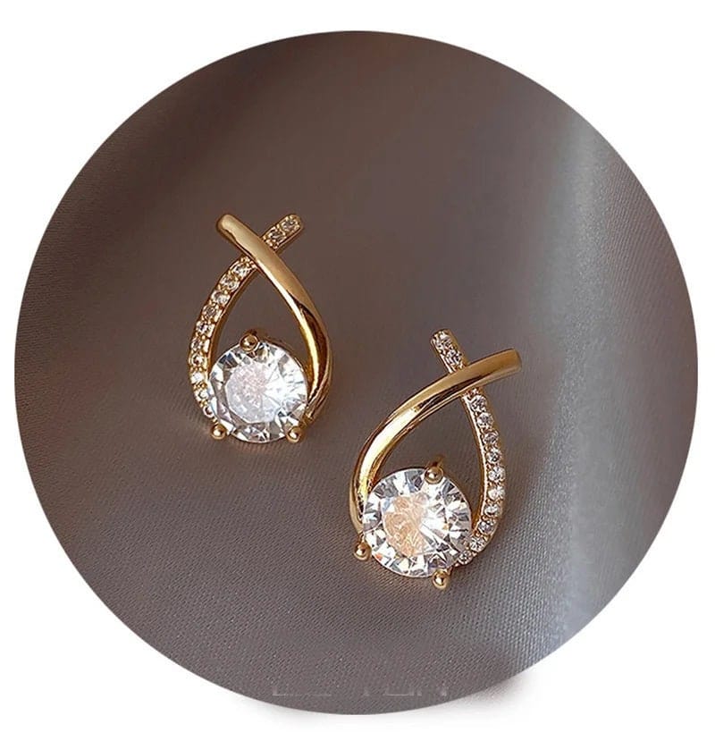 Crystal Cross Oorknopjes – Tijdloze Elegantie met Kristallen