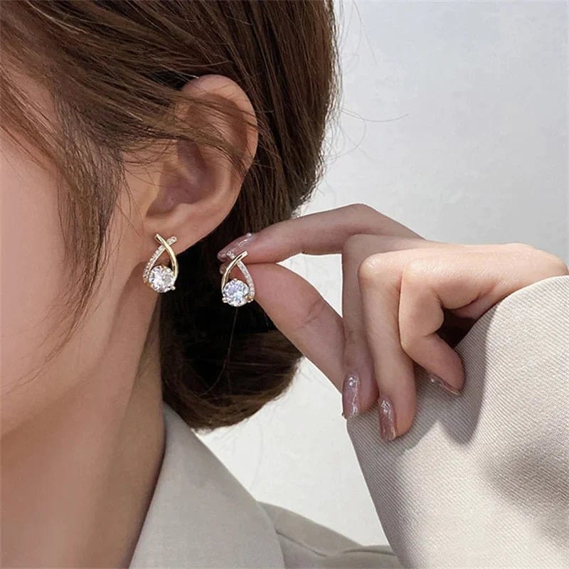 Crystal Cross Oorknopjes – Tijdloze Elegantie met Kristallen