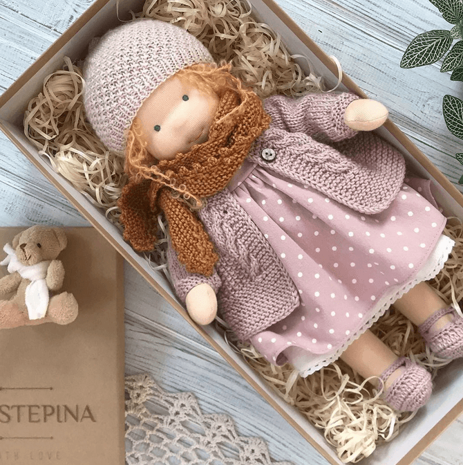 Handgemaakte Stoffen Pop – Schattige Knuffelpop met Accessoires