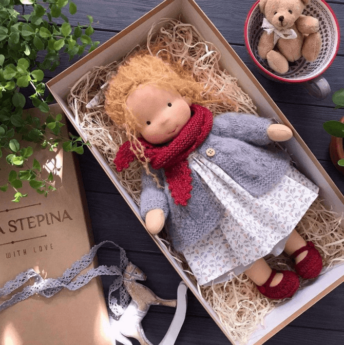 Handgemaakte Stoffen Pop – Schattige Knuffelpop met Accessoires