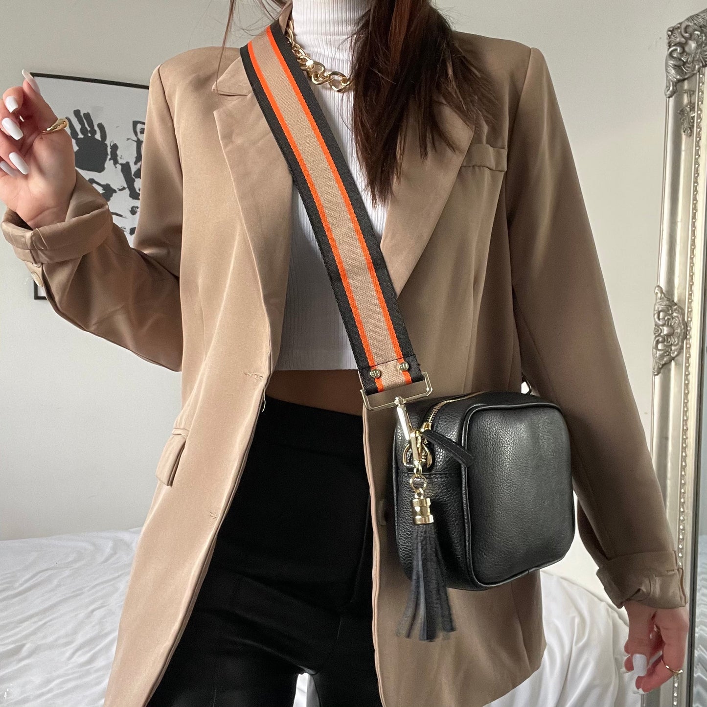 Zwarte Schoudertas Dames Crossbody met Oranje Gestreepte Band – Trendy & Functioneel