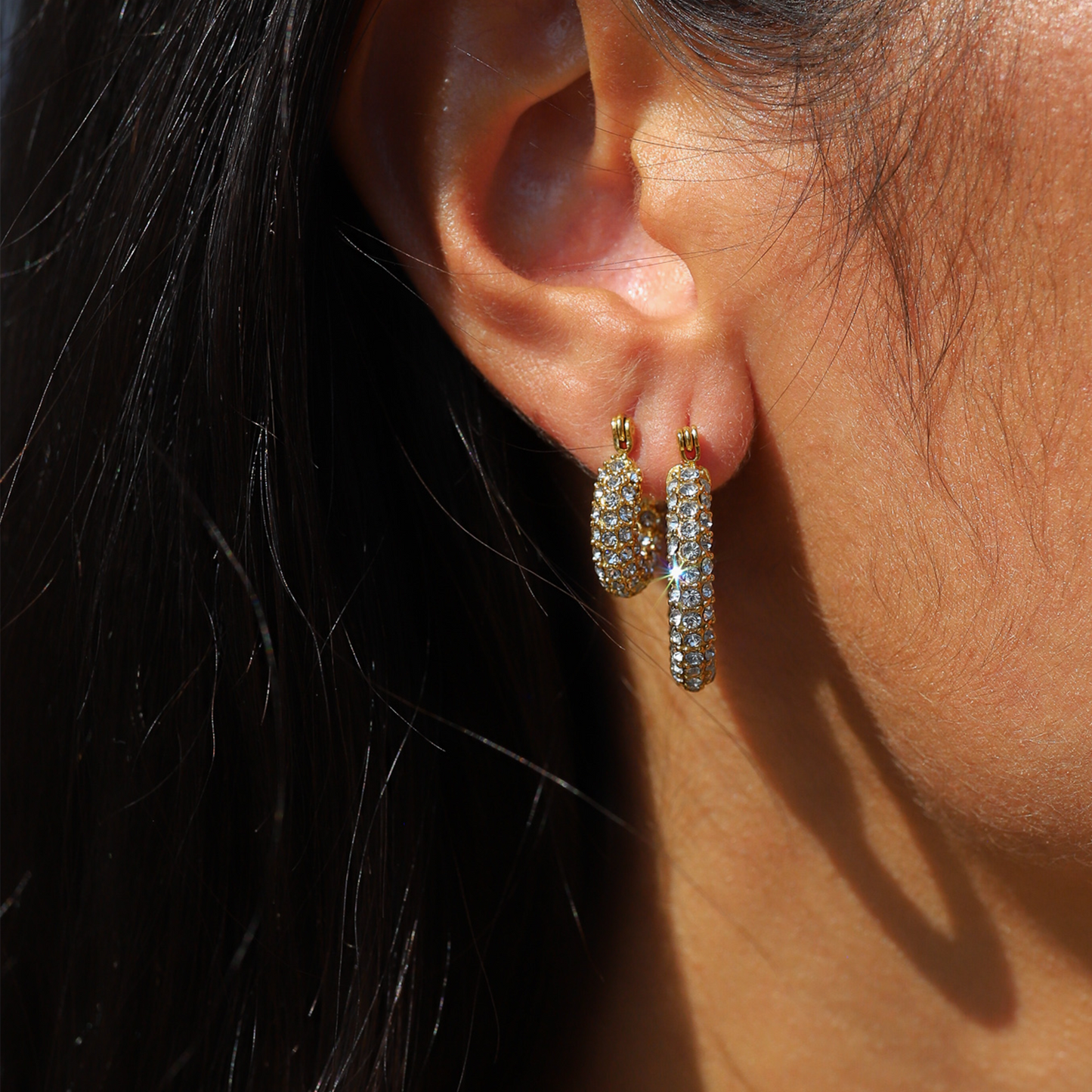 Goudkleurige Strass Hoops – Luxe Oorbellen met Kristallen