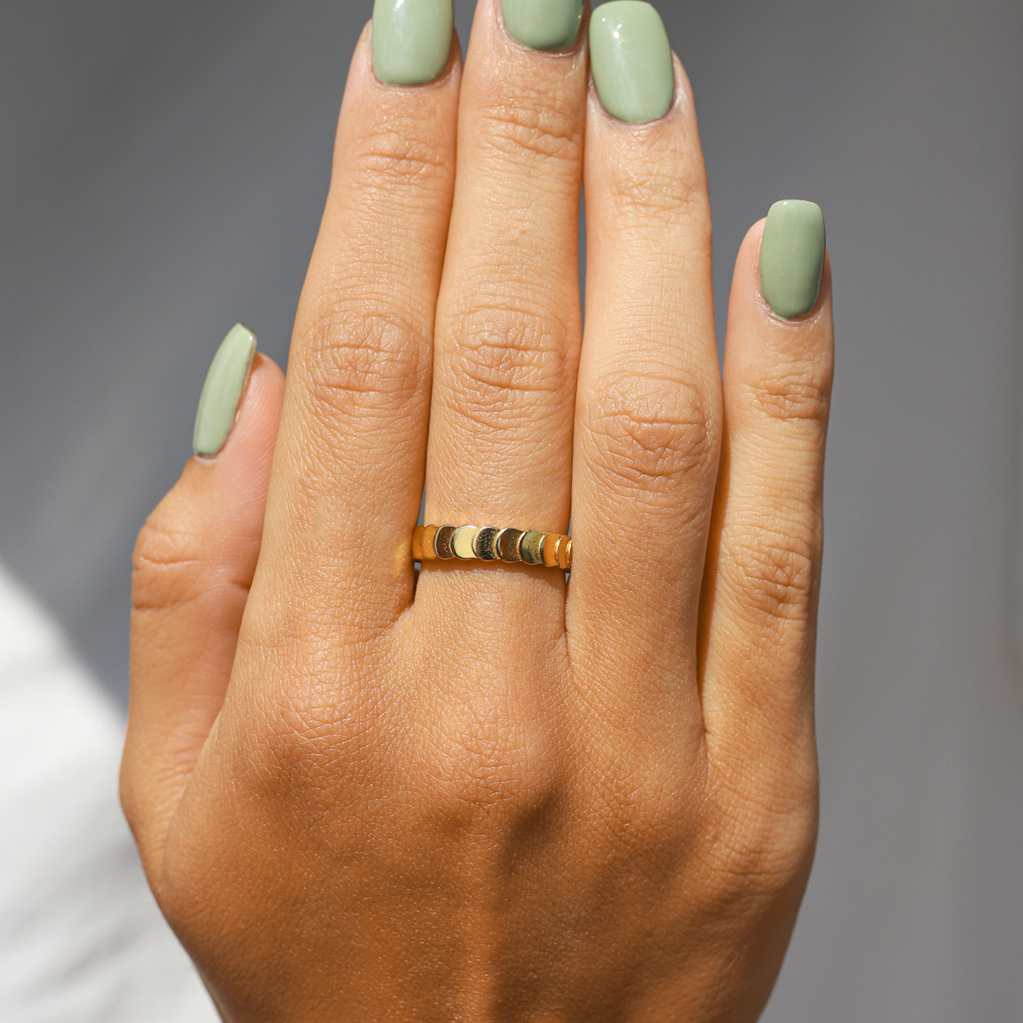 Goudkleurige Ring met Schakelschijfjes – Minimalistisch & Tijdloos Design