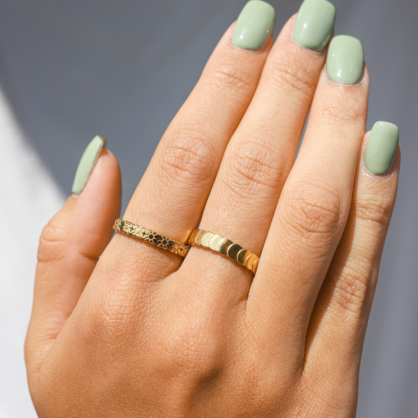 Goudkleurige Ring met Schakelschijfjes – Minimalistisch & Tijdloos Design