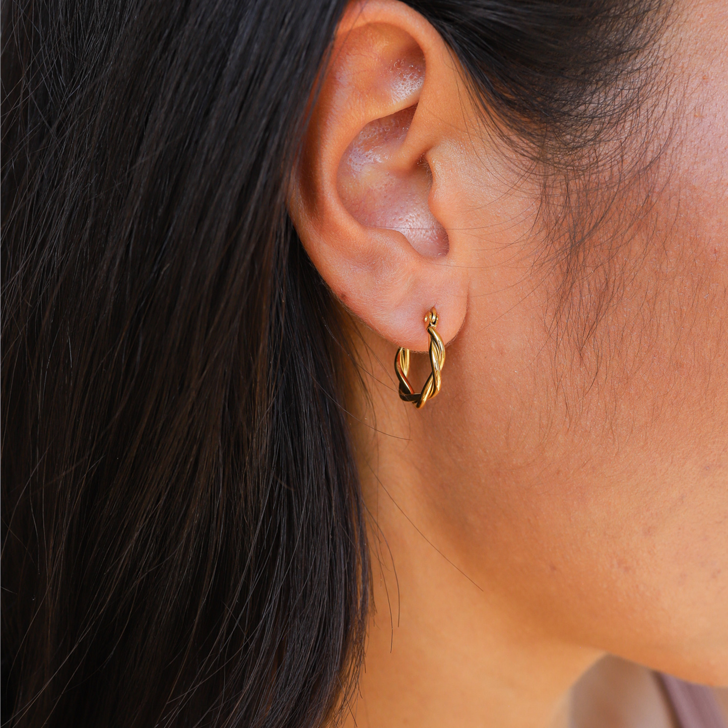Goudkleurige Gedraaide Oorringen – Elegante Twisted Hoops