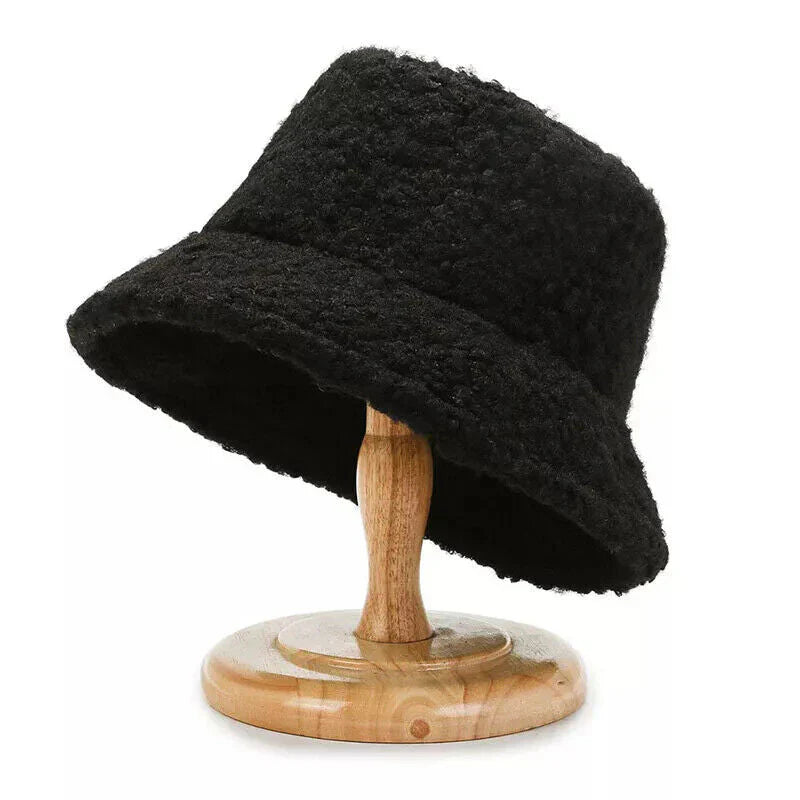 Livia Teddy Bucket Hat – Warme & Modieuze Winterhoed voor Dames
