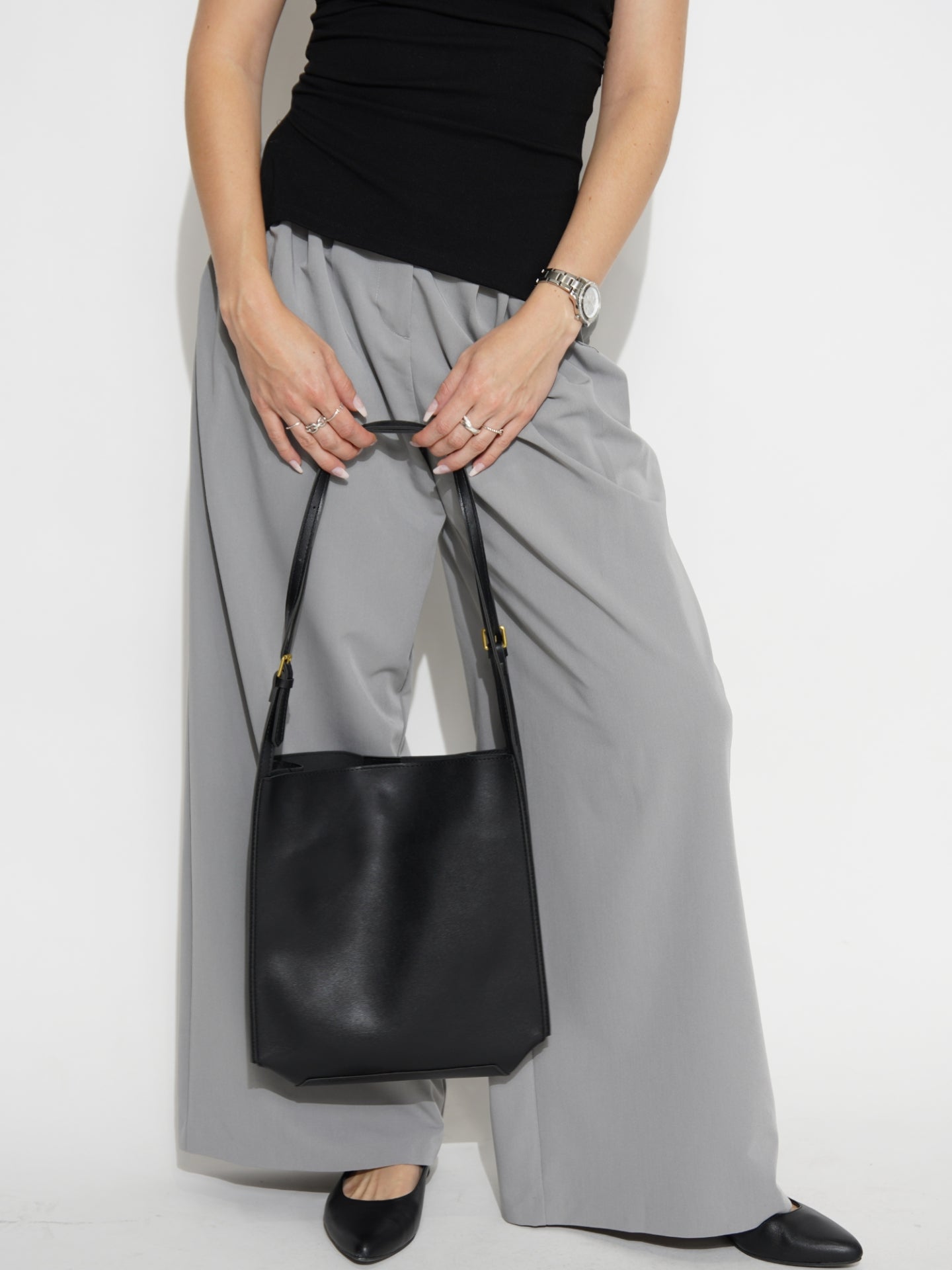 Minimalistische Leren Schoudertas – Zwart & Bruin – Ruime & Stijlvolle Dames Handtas
