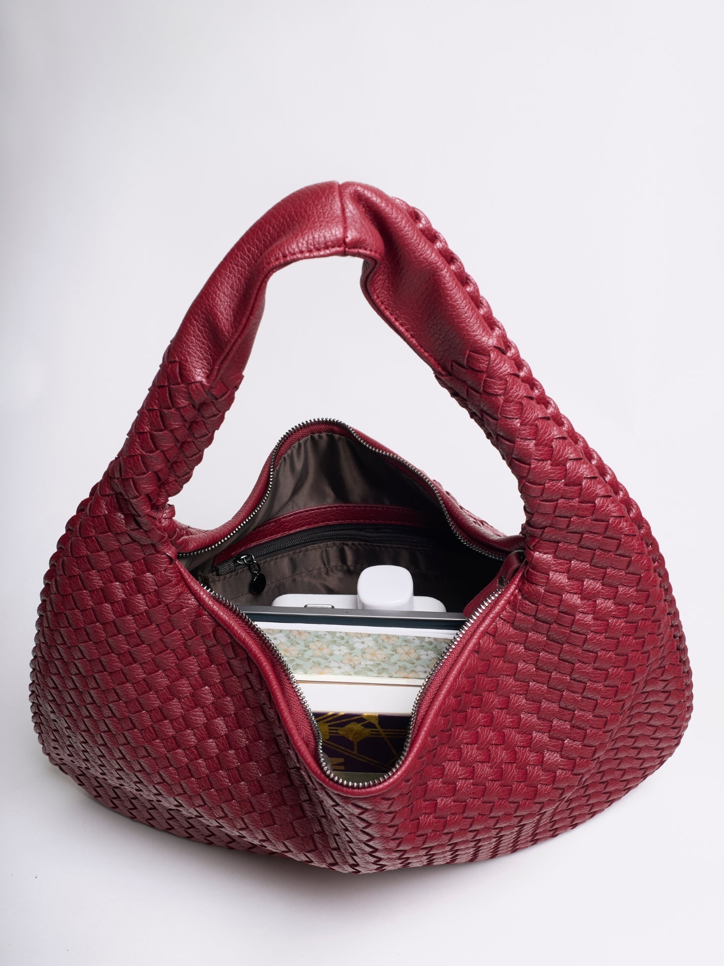 Luxe Gevlochten Schoudertas voor Dames – Zwart en Rood – Ruim en Stijlvol