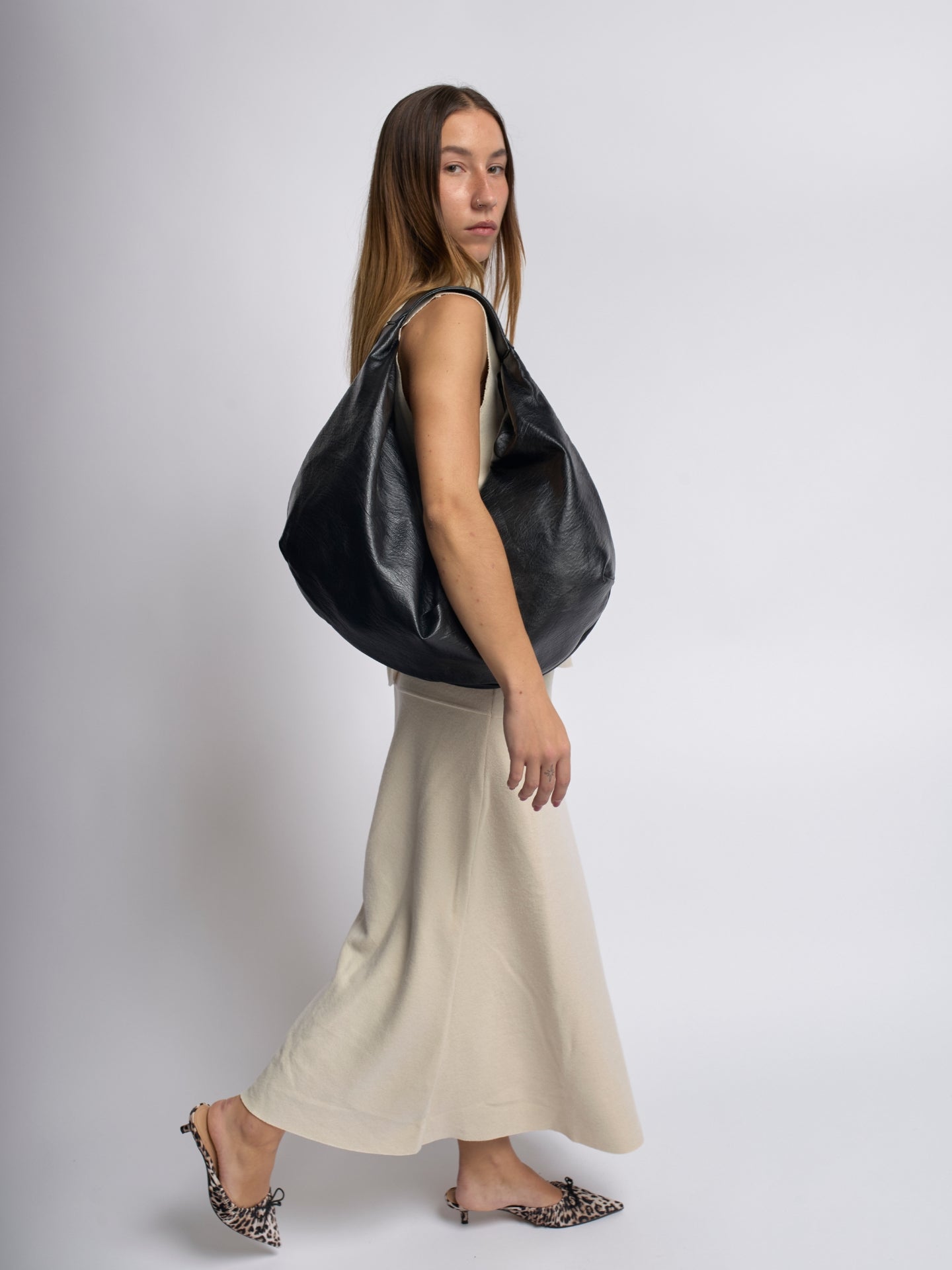 Liorra Vegan Leren Zachte Hobo Schoudertas Zwart – Casual & Comfortabel