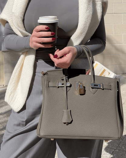 Iconische Luxe Handtas – Klassiek Design met Gouden Accenten