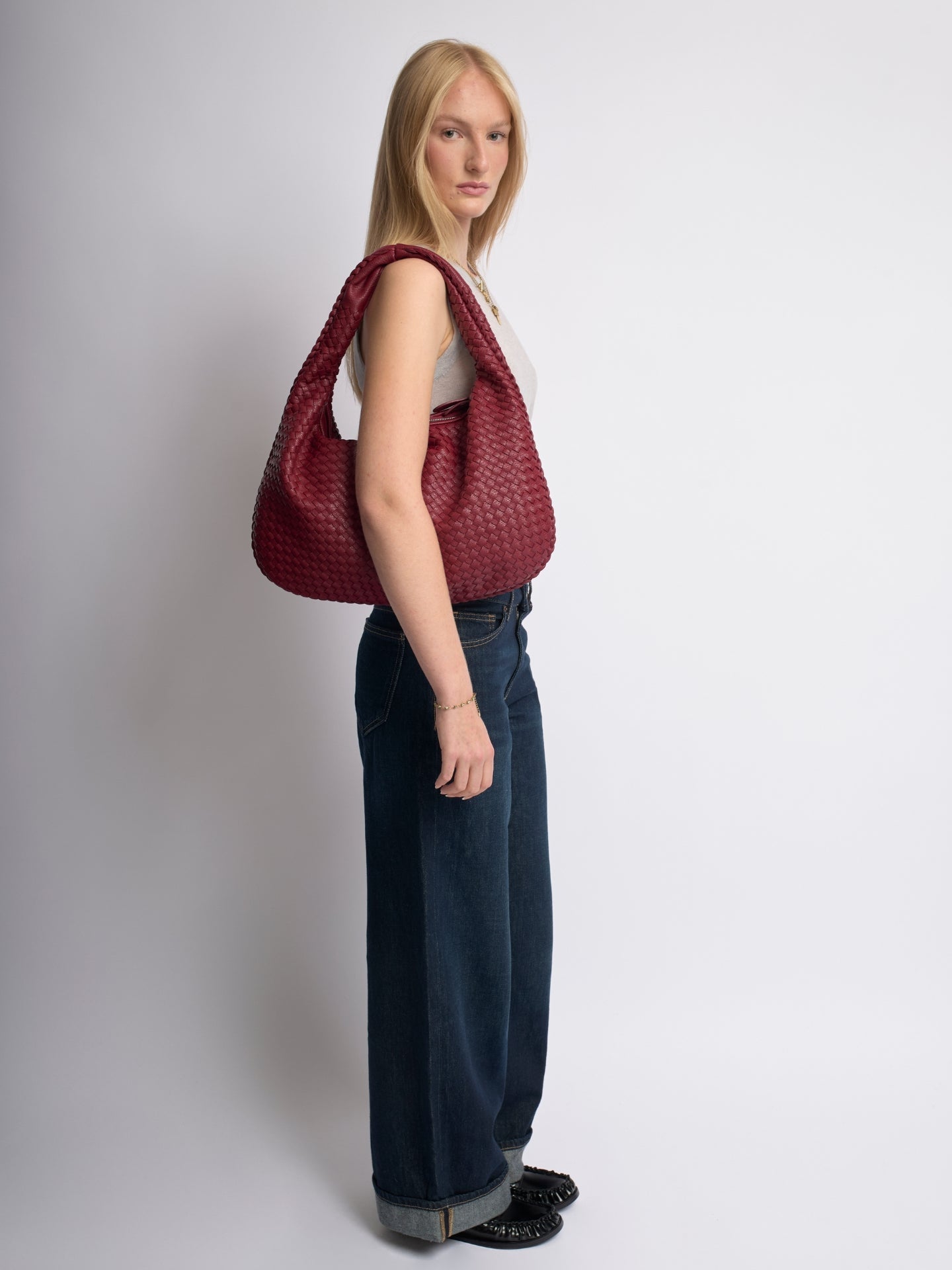 Luxe Gevlochten Schoudertas voor Dames – Zwart en Rood – Ruim en Stijlvol