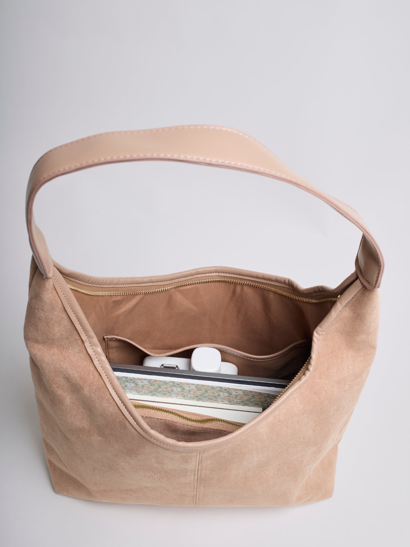 Zwarte Suède Schoudertas – Minimalistisch & Ruim Design