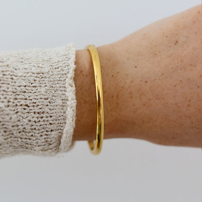 Goudkleurige Bangle Armband – Minimalistisch & Tijdloos Dames Sieraad