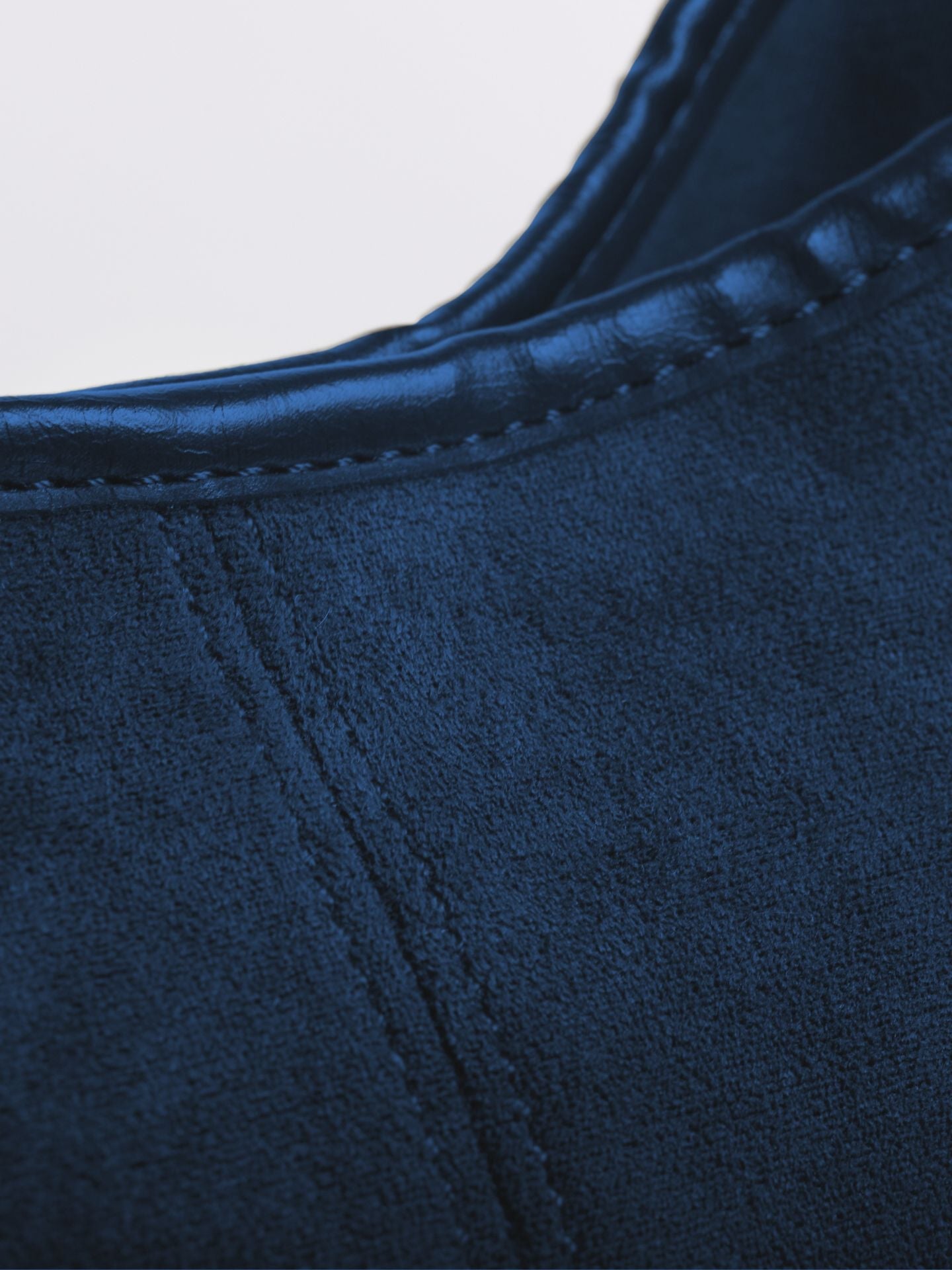 Zwarte Suède Schoudertas – Minimalistisch & Ruim Design