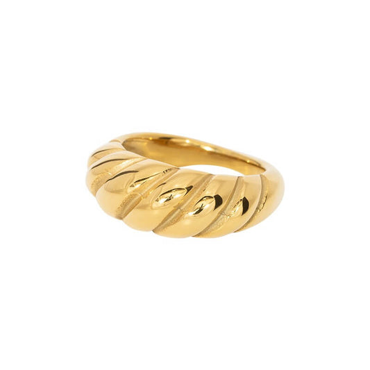 Goudkleurige Gedraaide Chunky Ring – Statement Croissant - Glanzend & Tijdloos
