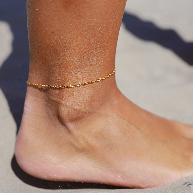 Fijne Goudkleurige Enkelband – Minimalistisch & Waterbestendig Sieraad