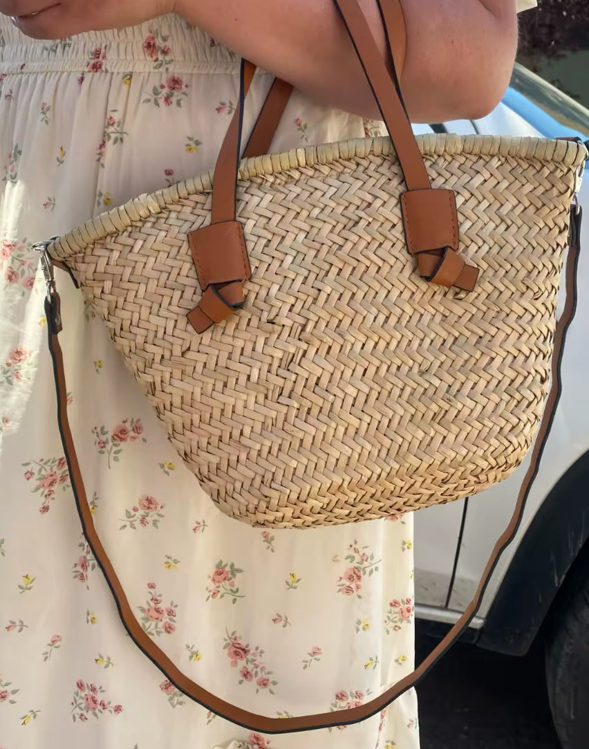 Rieten Strandtas met Leren Details – Stijlvolle Zomertas met Schouderriem